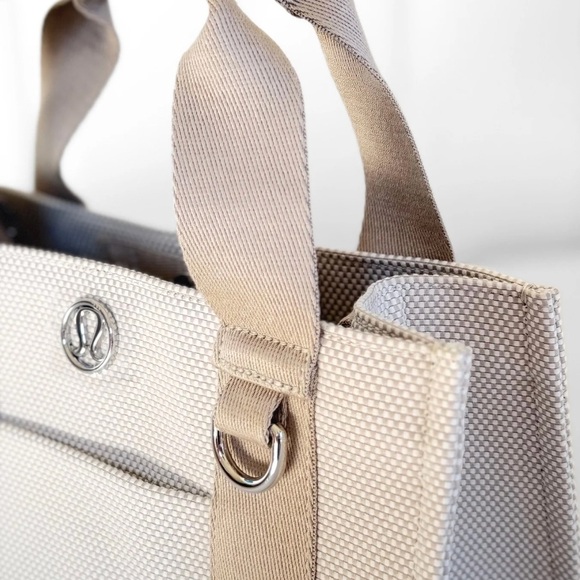 NWT Lululemon Two-Tone Canvas Mini Tote Bag — 4.5L — Mojave Tan/Light Ivory - Picture 7 of 14